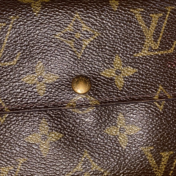Louis Vuitton Wallet - Picture 4 of 17